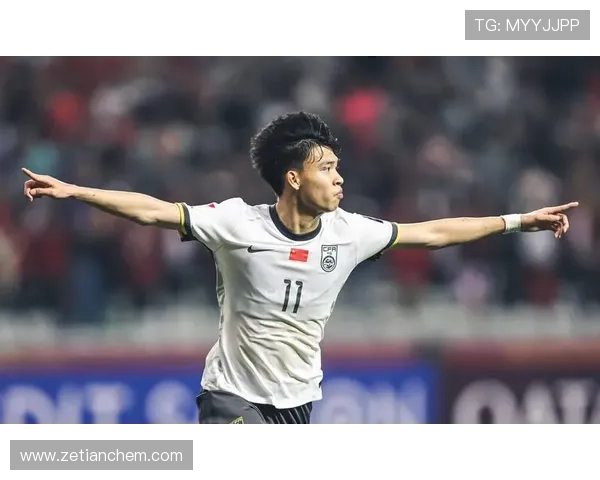 中国足球新星崭露头角 国足备战世预赛全力出击迎接挑战